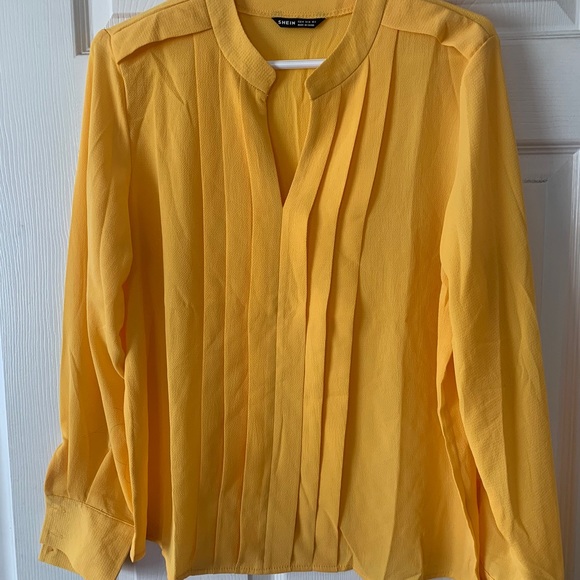 Blouses and dresses - Picture 1 of 1